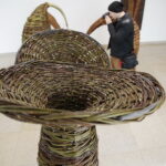 05.05.2017 Kielce. BWA. Wystawa NATURALNIE – SZTUKA! Stanisław Dziubak – wiklinowe rzeźby. / Jarosław Kubalski / Radio Kielce