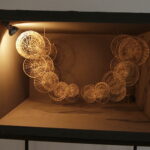 05.05.2017 Kielce. BWA. Wystawa NATURALNIE – SZTUKA! Mirosław Maszlanko – Instalacja. / Jarosław Kubalski / Radio Kielce