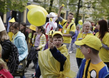 05.05.2017 Kielce. Marsz Żonkila.  Zaingurował akcję  „Pola Nadziei” / Jarosław Kubalski / Radio Kielce