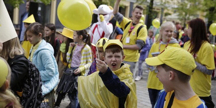 05.05.2017 Kielce. Marsz Żonkila.  Zaingurował akcję  „Pola Nadziei” / Jarosław Kubalski / Radio Kielce