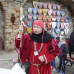 07.05.2017 Chęciny. Turyści i kat Jurko na zamku. / Jarosław Kubalski / Radio Kielce