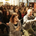 11.05.2017 Kielce. Aktor Jan Englert odwiedził Państwowe Liceum Plastyczne. / Jarosław Kubalski / Radio Kielce