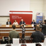 11.05.2017 Kielce. UJK. Dni Narodowego Centrum Nauki. Konferencja prasowa. Prof. dr hab Jacek Semaniak, wojewoda Agata Wojtyszek, minister Jarosław Gowin i Prof. dr hab. Janusz Janeczek. / Jarosław Kubalski / Radio Kielce