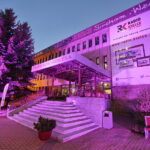 18.05.2017 Kielce. Iluminacja Radia Kielce na Światowy Dzień Nieswoistych Zapaleń Jelita. / Jarosław Kubalski / Radio Kielce