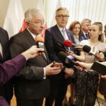19.05.2017 Kielce. Wiceminister rodziny, pracy i polityki społecznej Stanisław Szwed wraz z parlamentarzystami podczas konferencji prasowej w ŚUW. / Jarosław Kubalski / Radio Kielce