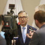 19.05.2017 Kielce. Wiceminister rodziny, pracy i polityki społecznej Stanisław Szwed wraz z parlamentarzystami podczas konferencji prasowej w ŚUW. / Jarosław Kubalski / Radio Kielce