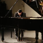 20.05.2017 Kielce. Charytatywny koncert dla chorego Adasia Zaczkowskiego. Gra Maksym Rzemiński. / Jarosław Kubalski / Radio Kielce