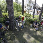 20.05.2017 Kaczyn. 12. Rodzinna Majówka Rowerowa z biskupem Marianem Florczykiem. / Jarosław Kubalski / Radio Kielce