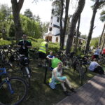 20.05.2017 Kaczyn. 12. Rodzinna Majówka Rowerowa z biskupem Marianem Florczykiem. / Jarosław Kubalski / Radio Kielce