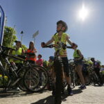 20.05.2017 Kielce. 12. Rodzinna Majówka Rowerowa z biskupem Marianem Florczykiem. / Jarosław Kubalski / Radio Kielce