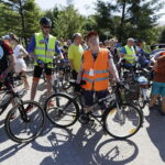 20.05.2017 Kielce. 12. Rodzinna Majówka Rowerowa z biskupem Marianem Florczykiem. / Jarosław Kubalski / Radio Kielce