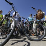 20.05.2017 Kielce. 12. Rodzinna Majówka Rowerowa z biskupem Marianem Florczykiem. / Jarosław Kubalski / Radio Kielce