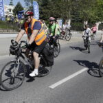 20.05.2017 Kielce. 12. Rodzinna Majówka Rowerowa z biskupem Marianem Florczykiem. / Jarosław Kubalski / Radio Kielce