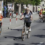 20.05.2017 Kielce. 12. Rodzinna Majówka Rowerowa z biskupem Marianem Florczykiem. / Jarosław Kubalski / Radio Kielce