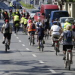 20.05.2017 Kielce. 12. Rodzinna Majówka Rowerowa z biskupem Marianem Florczykiem. / Jarosław Kubalski / Radio Kielce