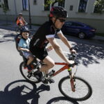 20.05.2017 Kielce. 12. Rodzinna Majówka Rowerowa z biskupem Marianem Florczykiem. / Jarosław Kubalski / Radio Kielce