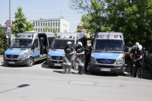 28.05.2017 Kielce. Przyjazd kibiców Legii Warszawa na mecz z Koroną. Policja. / Jarosław Kubalski / Radio Kielce