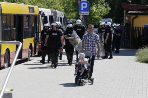 28.05.2017 Kielce. Przyjazd kibiców Legii Warszawa na mecz z Koroną. Policja. / Jarosław Kubalski / Radio Kielce