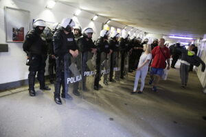 28.05.2017 Kielce. Przyjazd kibiców Legii Warszawa na mecz z Koroną. Policja. / Jarosław Kubalski / Radio Kielce