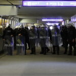 28.05.2017 Kielce. Przyjazd kibiców Legii Warszawa na mecz z Koroną. Policja. / Jarosław Kubalski / Radio Kielce