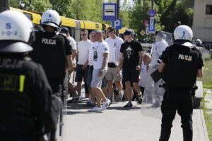 28.05.2017 Kielce. Przyjazd kibiców Legii Warszawa na mecz z Koroną. Policja. / Jarosław Kubalski / Radio Kielce