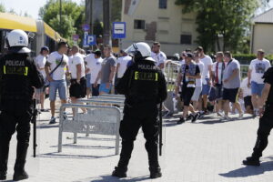 28.05.2017 Kielce. Przyjazd kibiców Legii Warszawa na mecz z Koroną. Policja. / Jarosław Kubalski / Radio Kielce