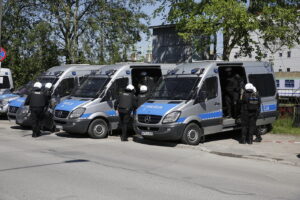 28.05.2017 Kielce. Przyjazd kibiców Legii Warszawa na mecz z Koroną. Policja. / Jarosław Kubalski / Radio Kielce