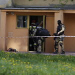 14.05.2017 Kielce. Mężczyzna groził, że skoczy z 9-ego piętra wieżowca przy ulicy Sandomierskiej. / Jarosław Kubalski / Radio Kielce