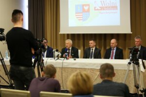 Kornel Morawiecki promował w Kielcach swoje nowe ugrupowanie polityczne: Wolni i Solidarni / Robert Felczak / Radio Kielce