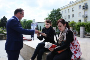 25.05.2017 Kielce. Konferencja prasowa SLD na Placu Artystów / Marzena Mąkosa / Radio Kielce
