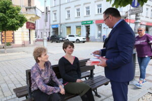 25.05.2017 Kielce. Konferencja prasowa SLD na Placu Artystów / Marzena Mąkosa / Radio Kielce