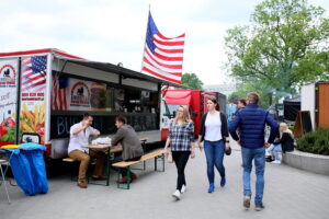 26.05.2017 Kielce. Zlot Food Trucków. / Marzena Mąkosa / Radio Kielce