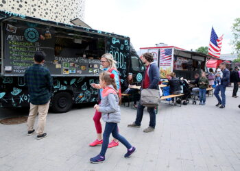 26.05.2017 Kielce. Zlot Food Trucków. / Marzena Mąkosa / Radio Kielce