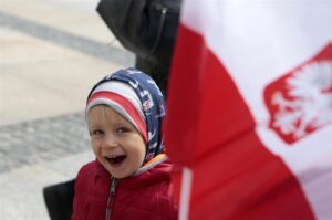 02.05.2017 Kielce. Dzień Flagi. Uroczystości na Rynku / Włodzimierz Batóg / Radio Kielce