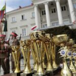 02.05.2017 Kielce. Dzień Flagi. Uroczystości na Rynku / Włodzimierz Batóg / Radio Kielce