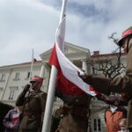 02.05.2017 Kielce. Dzień Flagi. Uroczystości na Rynku / Włodzimierz Batóg / Radio Kielce