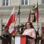 02.05.2017 Kielce. Dzień Flagi. Uroczystości na Rynku / Włodzimierz Batóg / Radio Kielce