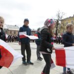 02.05.2017 Kielce. Dzień Flagi. Uroczystości na Rynku / Włodzimierz Batóg / Radio Kielce