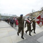 02.05.2017 Kielce. Dzień Flagi. Uroczystości na Rynku / Włodzimierz Batóg / Radio Kielce