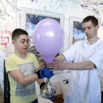 28.05.2017 Kielce. Pokazy naukowe w Centrum Nauki Leonardo da Vinci. / Marzena Mąkosa / Radio Kielce