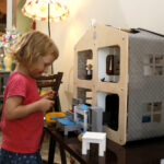 28.05.2017 Kielce. „Meble kombinowane…” w Muzeum Zabawek i Zabawy. / Marzena Mąkosa / Radio Kielce