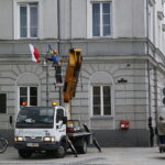 31.05.2017 Kielce. Rozwieszanie flag przed EURO U21. / Marzena Mąkosa / Radio Kielce