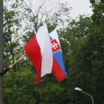 31.05.2017 Kielce. Rozwieszanie flag przed EURO U21. / Marzena Mąkosa / Radio Kielce