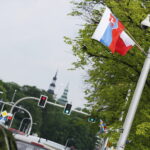 31.05.2017 Kielce. Rozwieszanie flag przed EURO U21. / Marzena Mąkosa / Radio Kielce