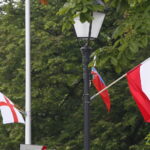 31.05.2017 Kielce. Rozwieszanie flag przed EURO U21. / Marzena Mąkosa / Radio Kielce