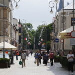 31.05.2017 Kielce. Rozwieszanie flag przed EURO U21. / Marzena Mąkosa / Radio Kielce