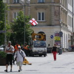 31.05.2017 Kielce. Rozwieszanie flag przed EURO U21. / Marzena Mąkosa / Radio Kielce