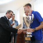 31.05.2017 Kielce. Spotkanie prezydenta Wojciecha Lubawskiego z drużyną młodzików dziecięco- młodzieżowego klubu siatkarskeigo "PLAS". / Marzena Mąkosa / Radio Kielce