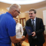 31.05.2017 Kielce. Spotkanie prezydenta Wojciecha Lubawskiego z drużyną młodzików dziecięco- młodzieżowego klubu siatkarskeigo "PLAS". / Marzena Mąkosa / Radio Kielce