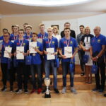 31.05.2017 Kielce. Spotkanie prezydenta Wojciecha Lubawskiego z drużyną młodzików dziecięco- młodzieżowego klubu siatkarskeigo "PLAS". / Marzena Mąkosa / Radio Kielce